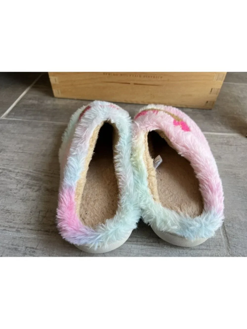 Girls Donut Ombre Rainbow Plush Fuzzy Slippers Hard Rubber Sole Cozy Warm Sz 2-3